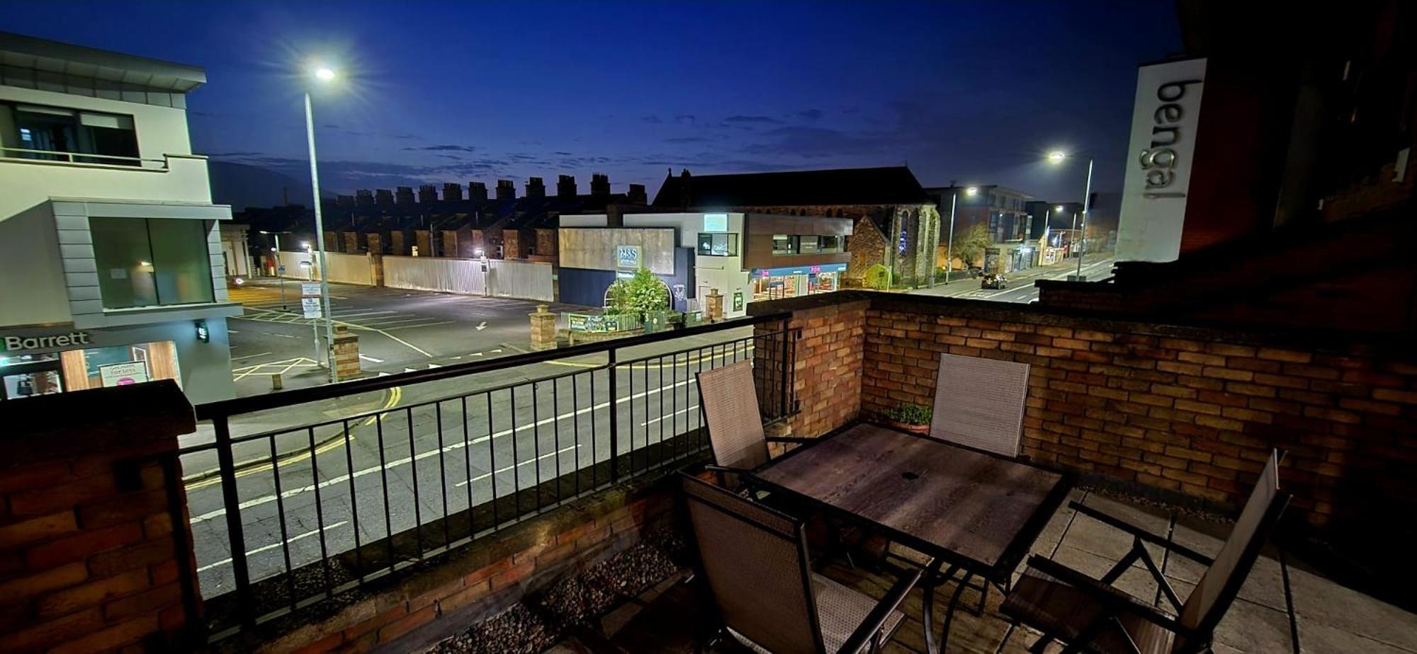 Escape Ordinary In Belfast Apartment Exterior photo